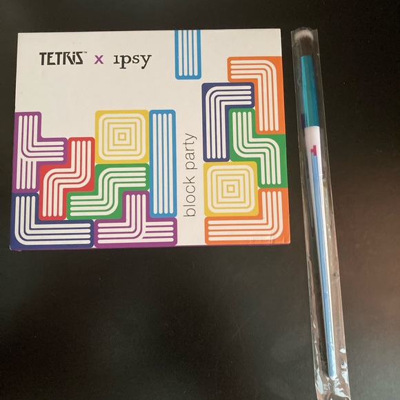 🆕BUNDLE! Limited Edition Tetris™️ X Ipsy Block Party Eyeshadow Palette & Brush. - Picture 5 of 5